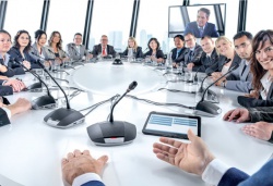 Экономичная конференц-система Bosch на 29 участников, 1 председателя, с озвучиванием помещения до 50кв.м.,   с видеоконференцией «точка-точка» и системой наведения камеры -anons