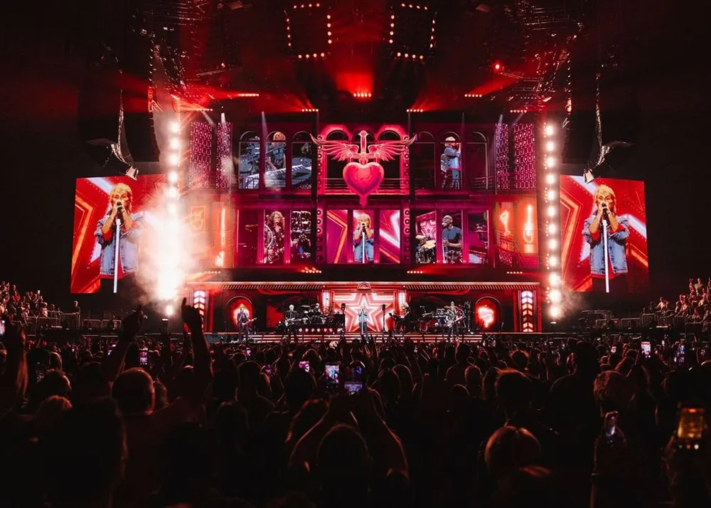 Chauvet Professional Color STRIKE M помогает создать световое шоу для Bon Jovi, foto-2