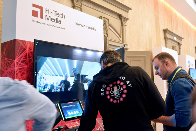 Hi-Tech Media продемонстрировала инновационные решения для видеоконференций на «Видео+Конференция 2022»_фото_08 Hi-Tech Media продемонстрировала инновационные решения для видеоконференций на «Видео+Конференция 2022»